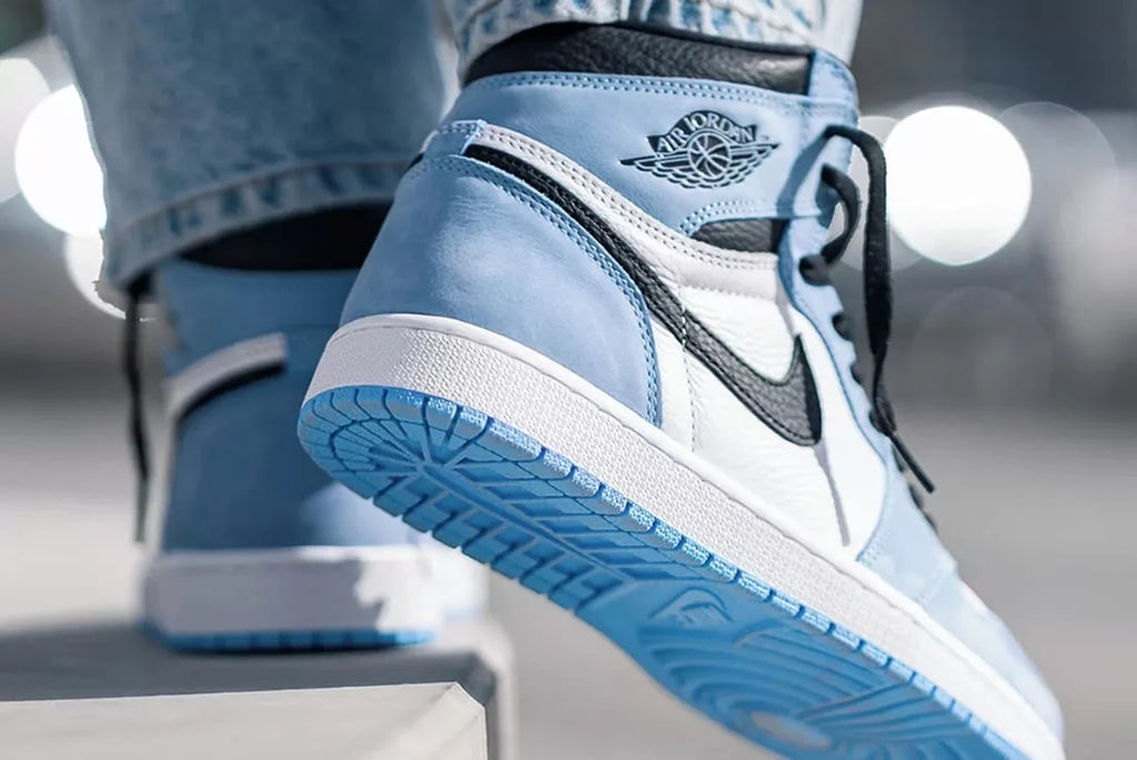 NIKE Air Jordan 1 Retro High OG "University Blue"